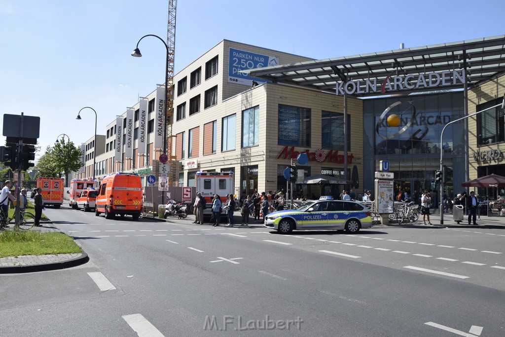 Einsatz BF Reizgas Koeln Kalk Kalk Arcaden P10.JPG - Miklos Laubert